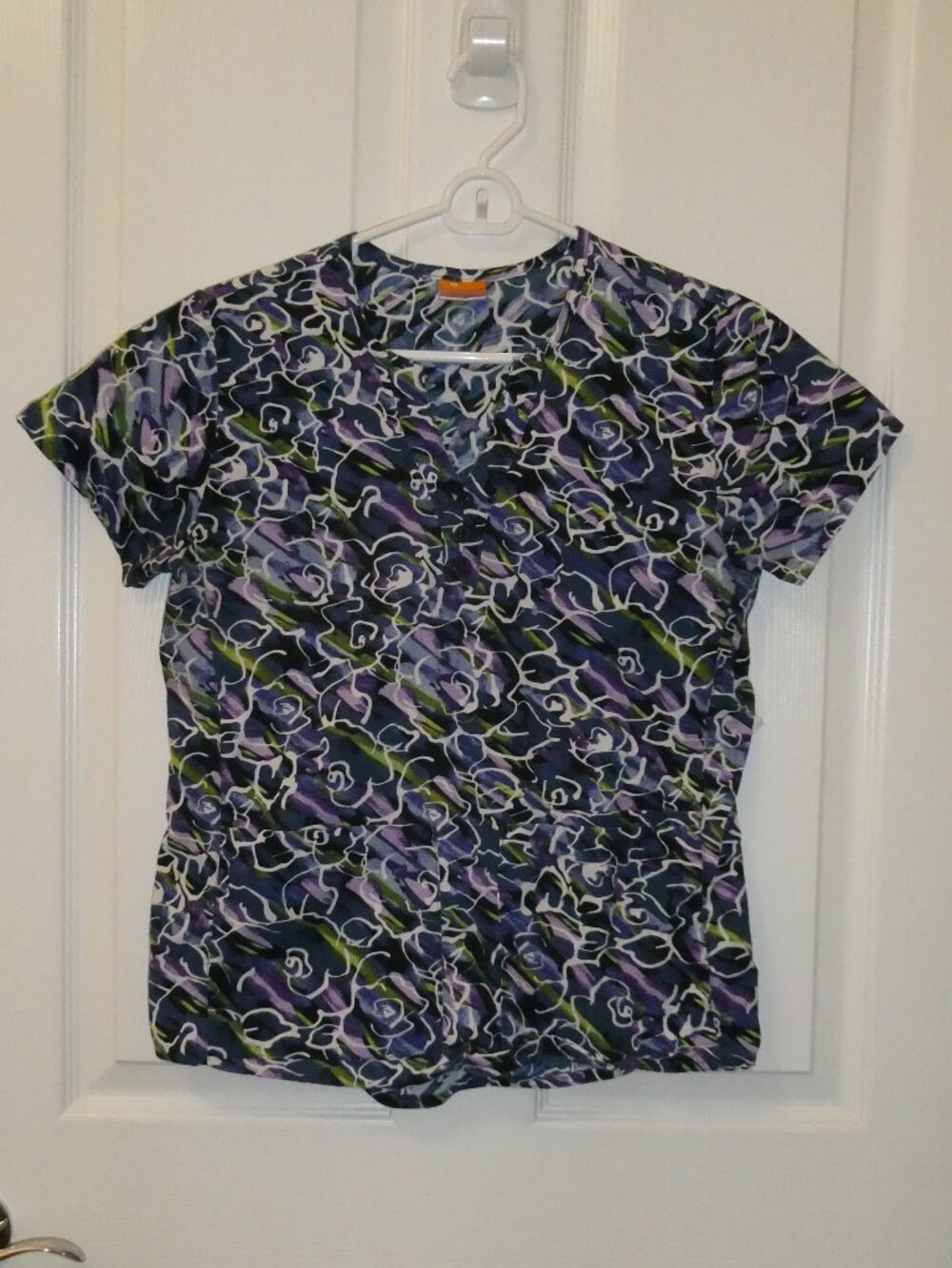 ICU Scrub V- neck 3 pocket Top by Barco Size XS